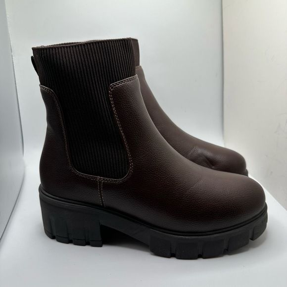 CUSHIONAIRE Women's slip on chelsea boot +Memory Foam 8 WIDE CHOCOLATE - Picture 1 of 7